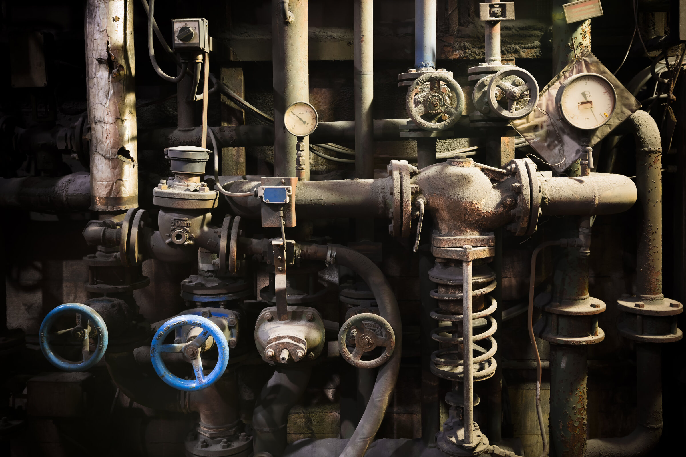 Static pressurised pipework and process equipment at an industrial plant